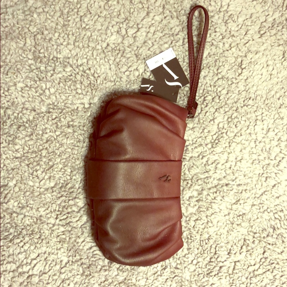 Simply Vera wang brown wrist purse.